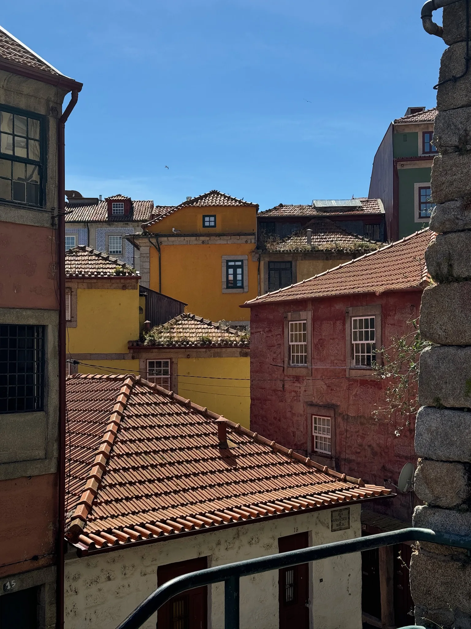Tiny Alleys and Long Rallies
